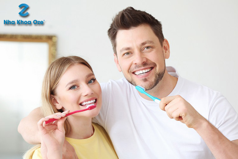 Vệ sinh răng miệng bao gồm việc đánh răng định kỳ