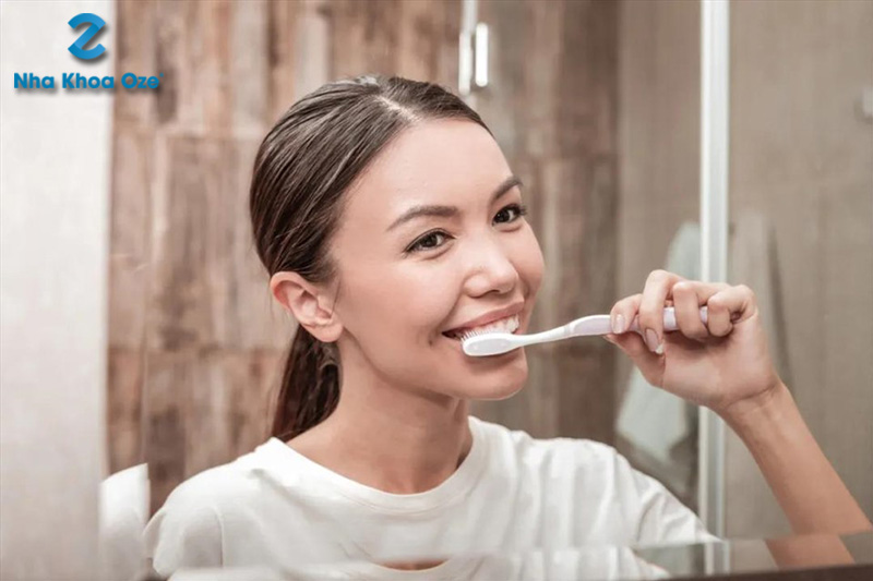 Đánh răng đều đặn ít nhất 2 lần/ngày