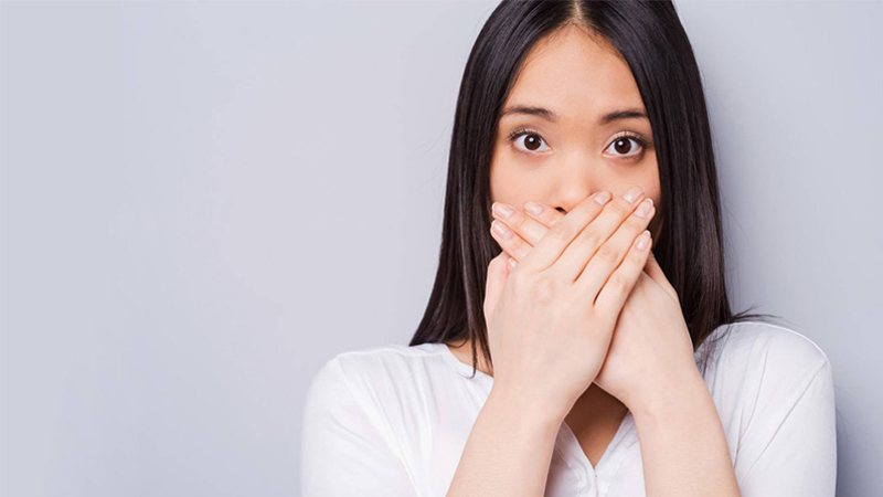 Nguyên nhân bị hôi miệng sau khi trồng răng giả