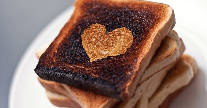 Bánh mỳ cháy đen lại có tác dụng hiệu quả để làm trắng răng