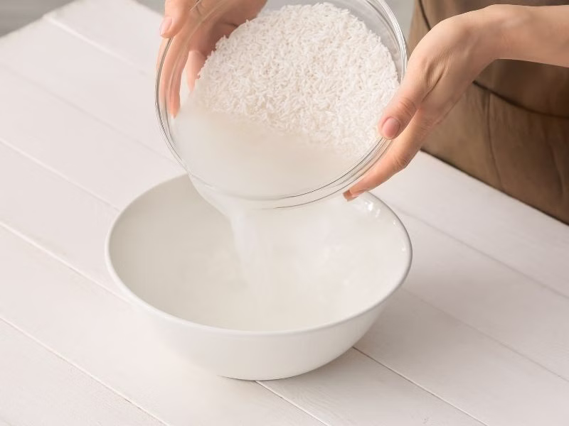 Sử dụng nước vo gạo làm trắng răng đem lại hiệu quả