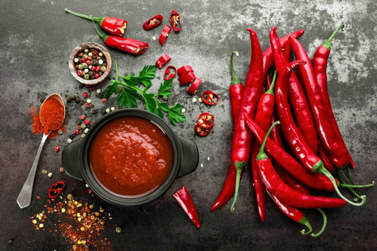 Hạn chế ăn những thực phẩm cay hay làm khô miệng