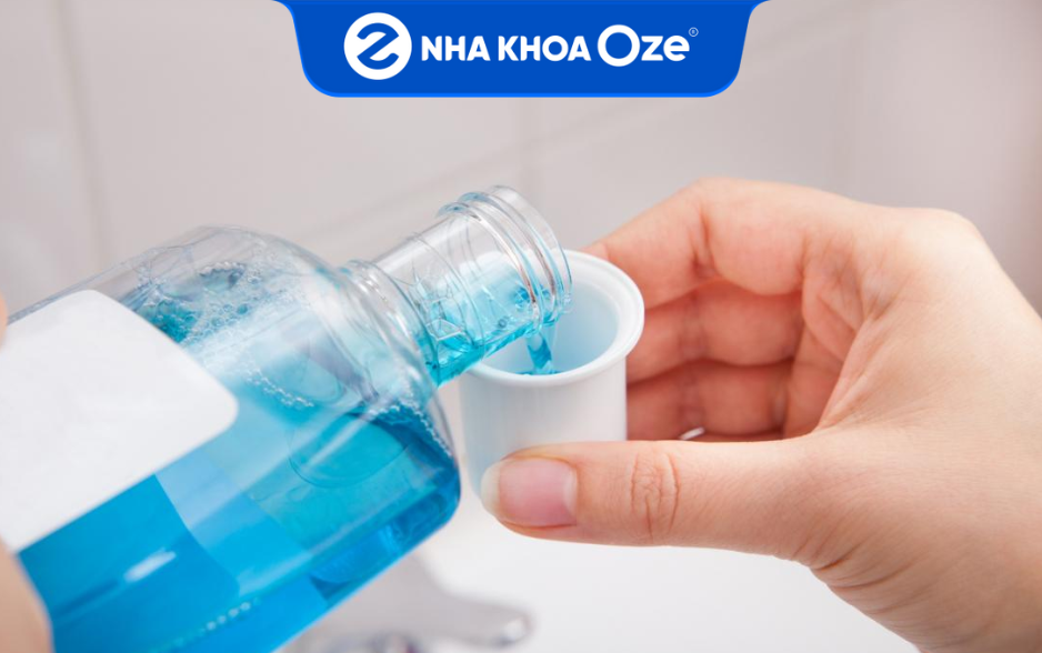 Cần súc miệng thường xuyên để giữ cho răng luôn sạch sẽ, khỏe mạnh