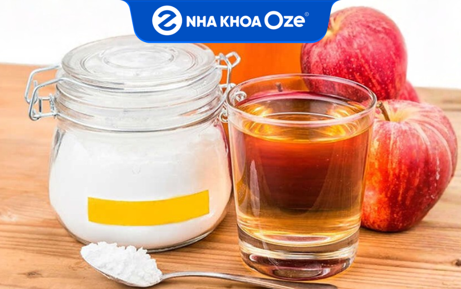 Dấm táo và muối khi kết hợp sẽ phá vỡ cấu trúc mảng bám cao răng