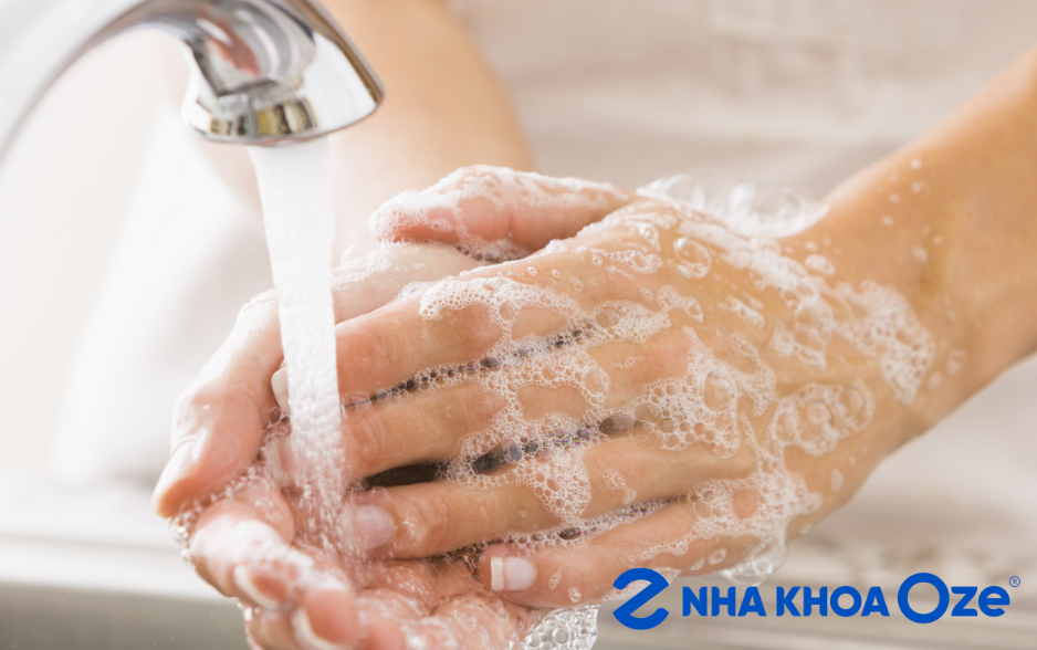 Hãy đảm bảo tay bạn luôn được giữ vệ sinh sạch sẽ
