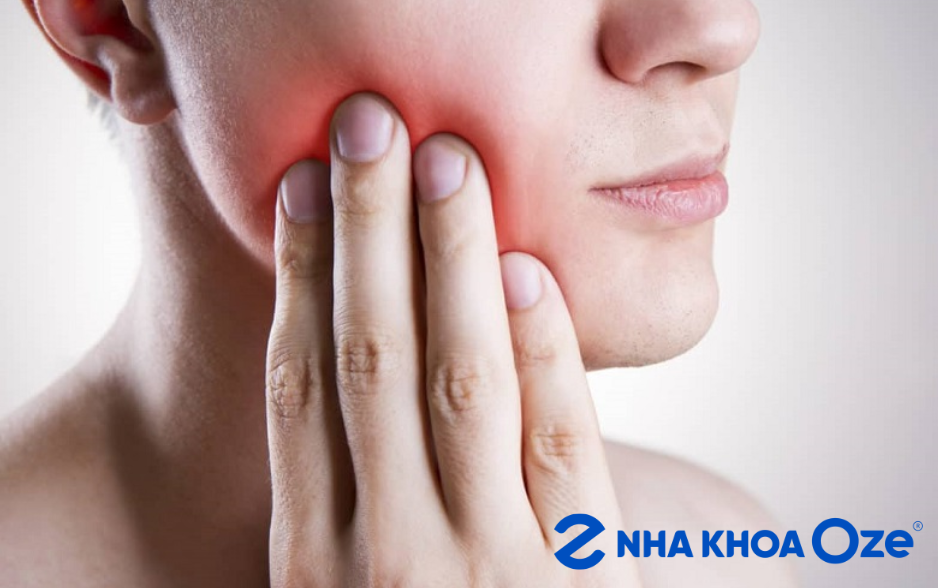 Bệnh nhân sẽ cảm thấy đau nhức vùng răng bị viêm