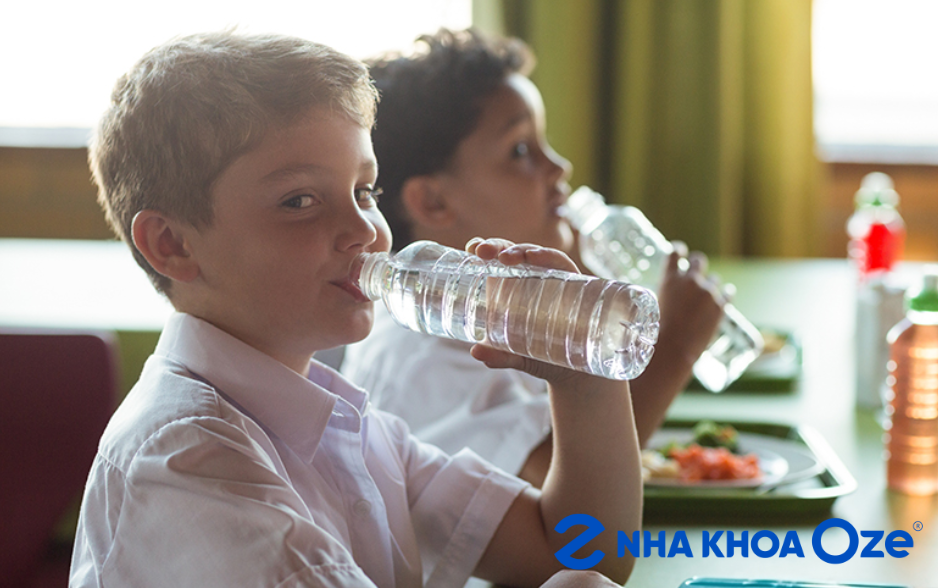 Uống nhiều nước mỗi ngày