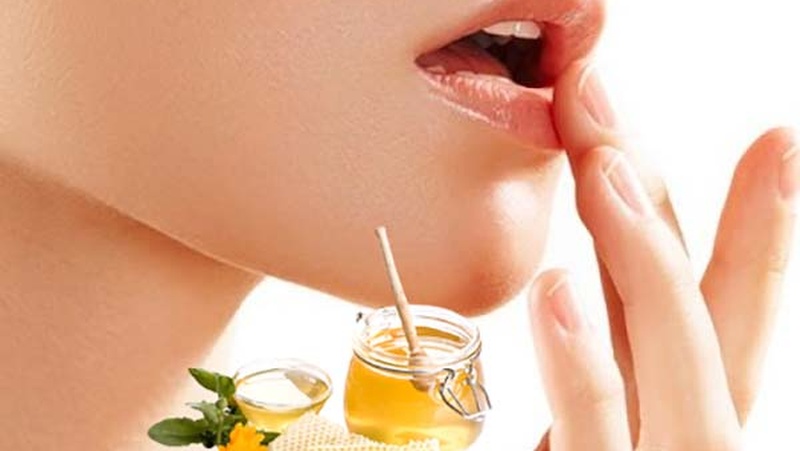 Chữa lở miệng bằng mật ong