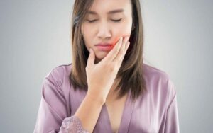 Viêm lợi trùm răng khôn khi cho con bú phải làm sao ?
