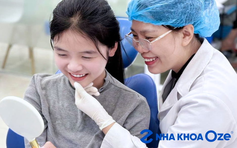 Bác sĩ Nha khoa Oze trám răng cho trẻ em tại Đông Anh